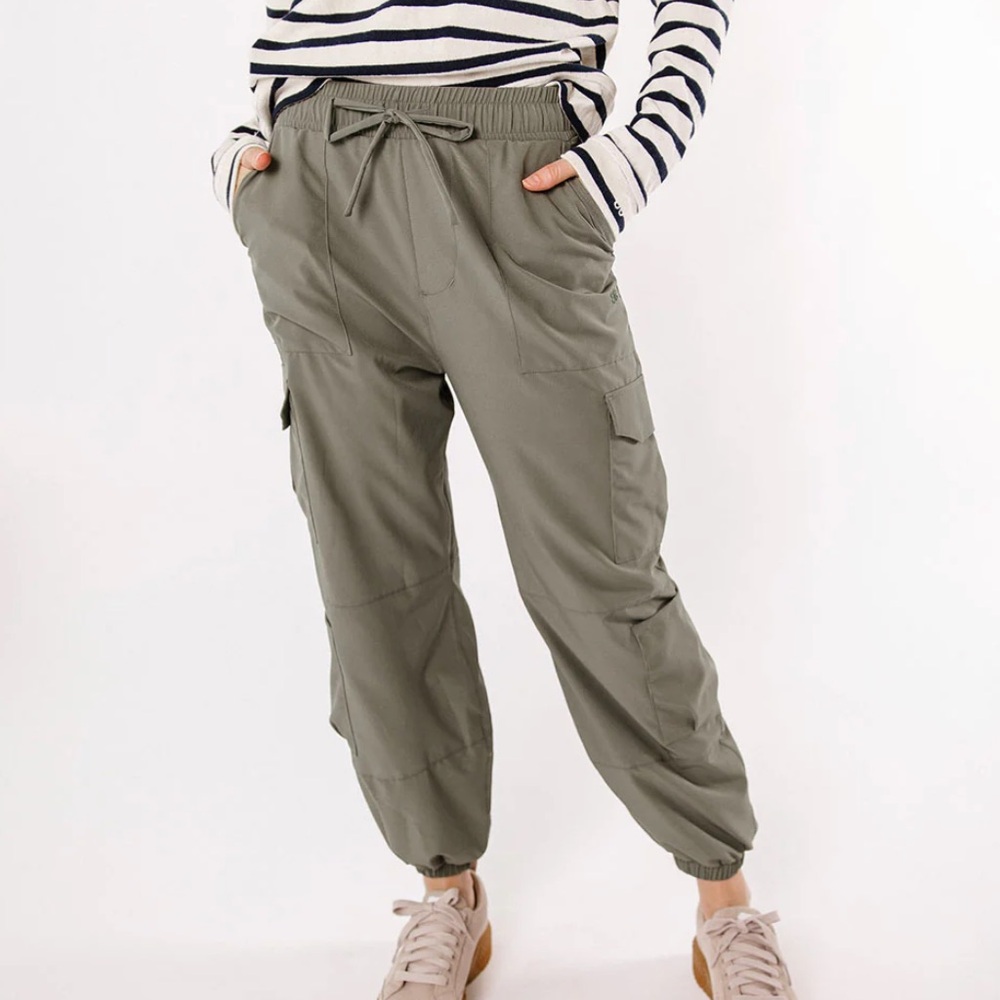 Albion L Jetsetter Cargo Joggers in Olive Green